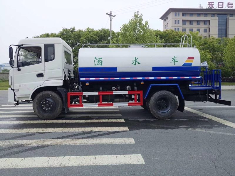 東風(fēng)12噸灑水車圖片 東風(fēng)12噸灑水車圖片
