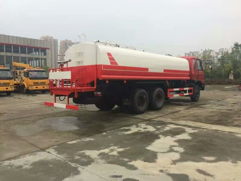 東風(fēng)老款后雙橋20噸灑水車(chē) 東風(fēng)老款后雙橋20噸灑水車(chē)
