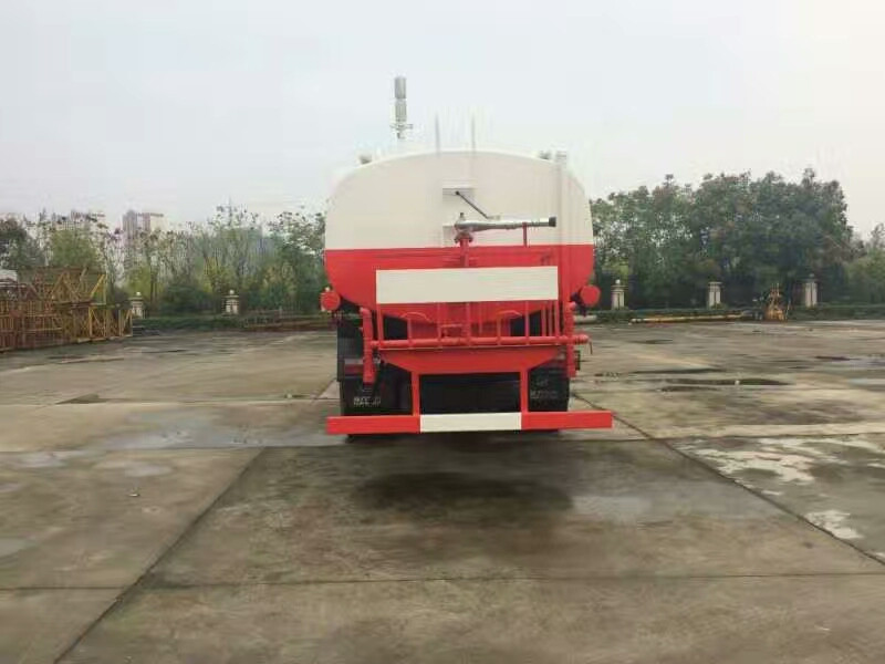 東風(fēng)老款后雙橋20噸灑水車(chē) 東風(fēng)老款后雙橋20噸灑水車(chē)