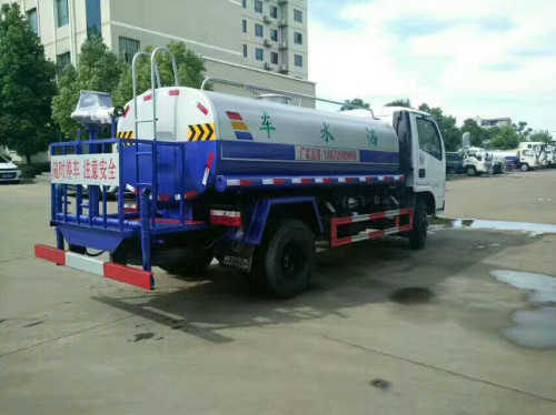 東風(fēng)5噸灑水車價(jià)格圖片展示 東風(fēng)5噸灑水車價(jià)格圖片展示