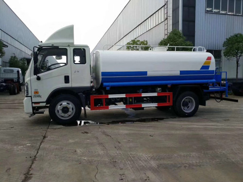 東風(fēng)灑水車廠家 東風(fēng)灑水車廠家