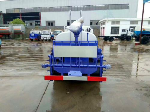 小型環(huán)衛(wèi)灑水車 小型環(huán)衛(wèi)灑水車