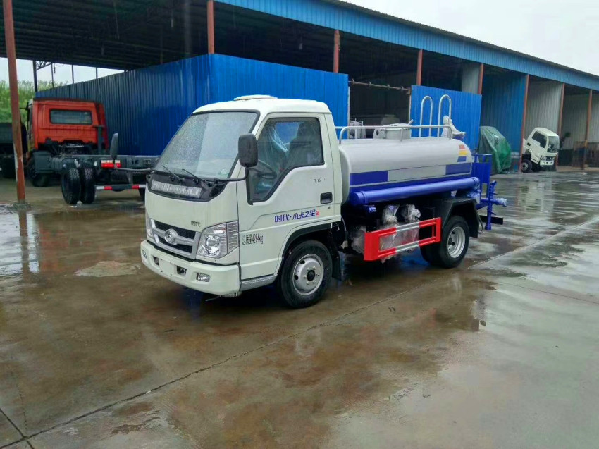 �����О�ˮ܇�N�ۣ������О�ˮ܇�S��ֱ�N���������F(tu��n)