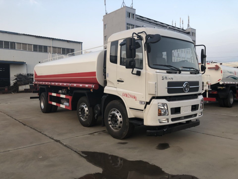 東風(fēng)天錦小三軸灑水車廠家底盤配置-程力集團 東風(fēng)天錦小三軸灑水車廠家底盤配置-程力集團