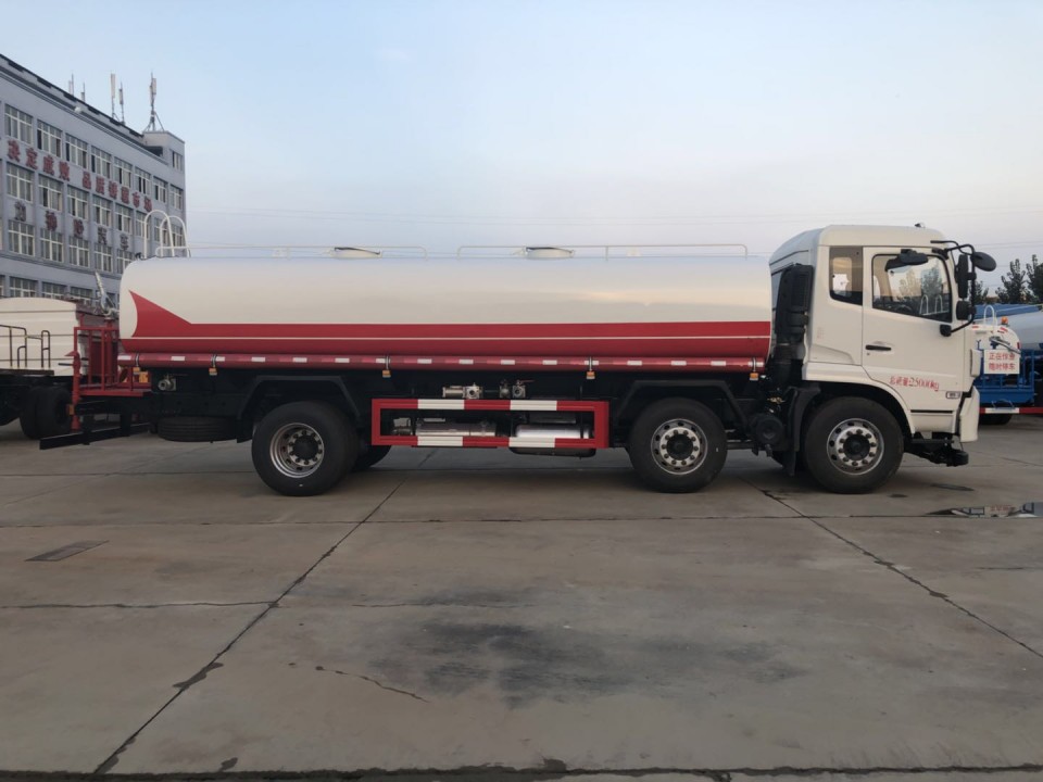 東風(fēng)天錦小三軸灑水車廠家底盤配置-程力集團 東風(fēng)天錦小三軸灑水車廠家底盤配置-程力集團