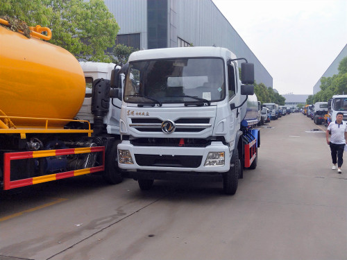 灑灑水車上戶 灑灑水車上戶