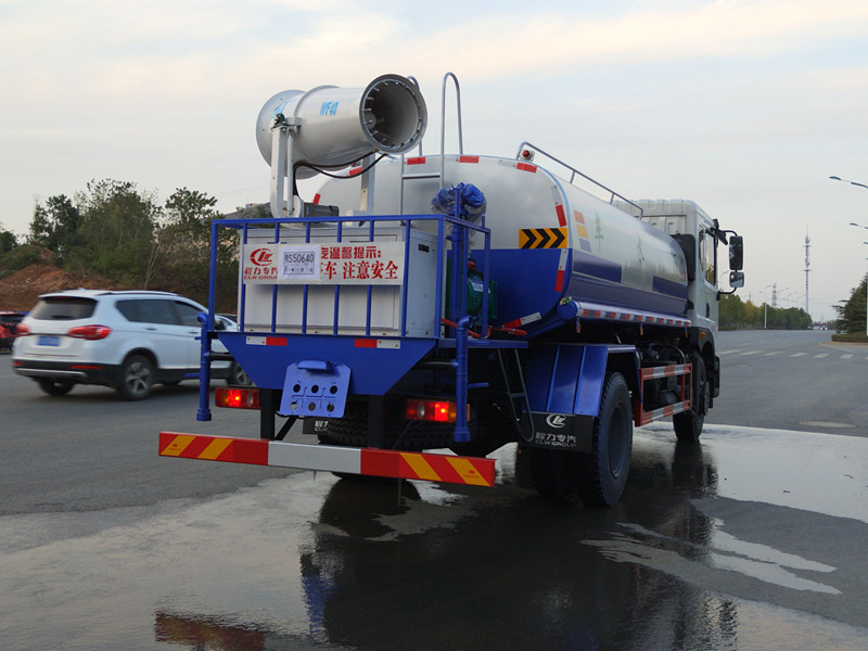 東風(fēng)T5灑水車帶霧炮 東風(fēng)T5灑水車帶霧炮