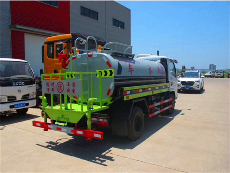 東風(fēng)多利卡灑水車(chē) 東風(fēng)多利卡灑水車(chē)