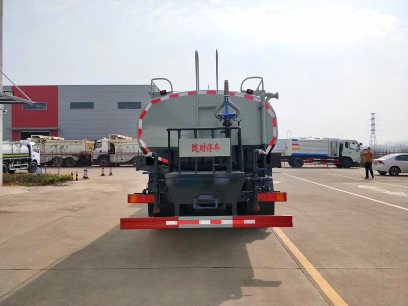 ���������|�L(f��ng)�������p��20����ˮ܇��·ϵ�y(t��ng)�� �ɹܵ�����λ��ͨ���y��ֱͨ���y���^�V�W(w��ng)����ˮ�ڣ�ǰ�_�󞢡���(c��)������λ��(c��)����������ƽ�_�����G����ˮ���ڣ��M�ɡ� 