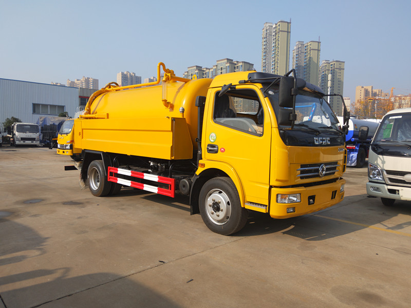 吸污車司機(jī)嚴(yán)格遵守交通規(guī)則-5立方清洗吸污車廠家銷售 吸污車司機(jī)嚴(yán)格遵守交通規(guī)則-5立方清洗吸污車廠家銷售