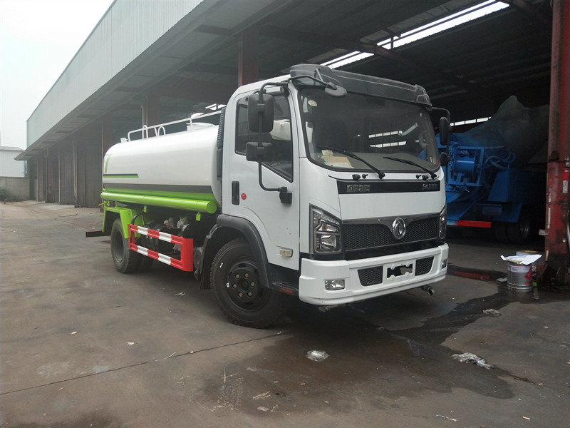 國(guó)六朝柴163匹馬力灑水車 國(guó)六朝柴163匹馬力灑水車