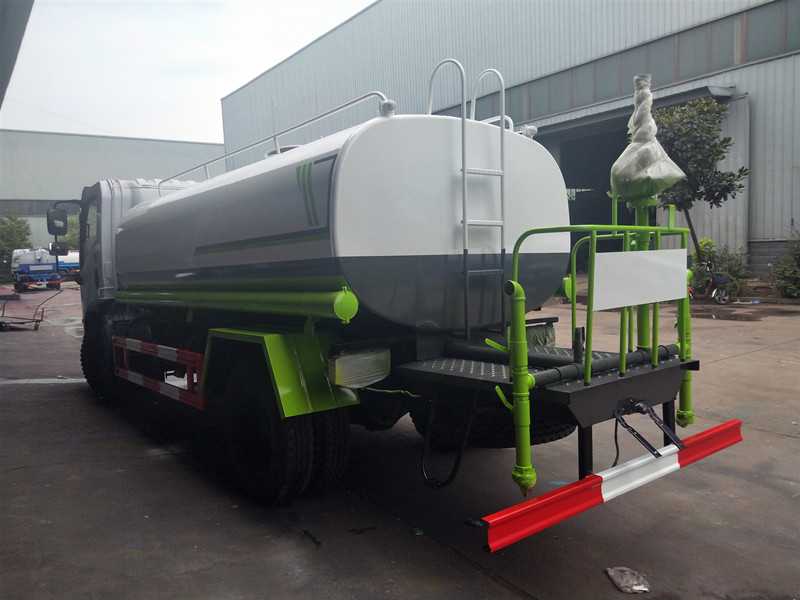 國(guó)六朝柴163匹馬力灑水車 國(guó)六朝柴163匹馬力灑水車