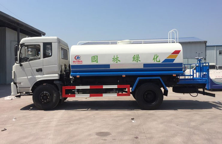 物美價廉的東風(fēng)華神灑12/15方多功能綠化噴灑水車-程力盈通 物美價廉的東風(fēng)華神灑12/15方多功能綠化噴灑水車-程力盈通