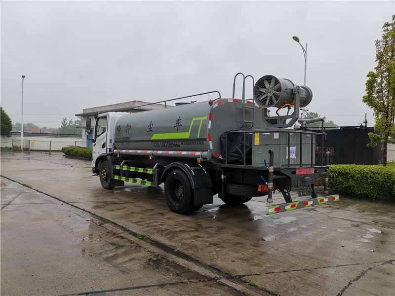 8立方灑水車_東風(fēng)福瑞卡多功能噴灑車_綠化灑水車生產(chǎn)廠家-程力集團(tuán) 8立方灑水車_東風(fēng)福瑞卡多功能噴灑車_綠化灑水車生產(chǎn)廠家-程力集團(tuán)