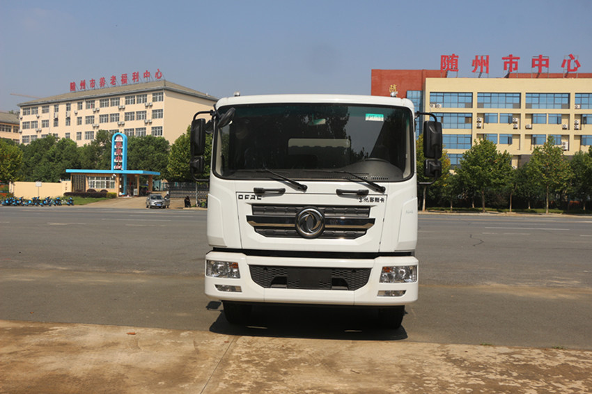 下雨灑水車(chē)上路作業(yè)是否多此一舉-程力灑水車(chē)廠(chǎng)家告訴你 下雨灑水車(chē)上路作業(yè)是否多此一舉-程力灑水車(chē)廠(chǎng)家告訴你