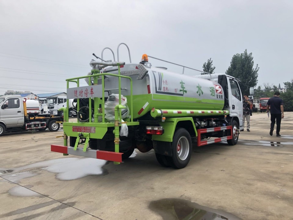 小多利卡5噸灑水車 小多利卡5噸灑水車