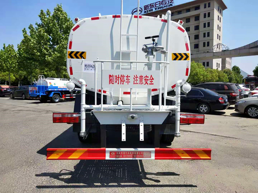 東風(fēng)15噸灑水車 東風(fēng)15噸灑水車