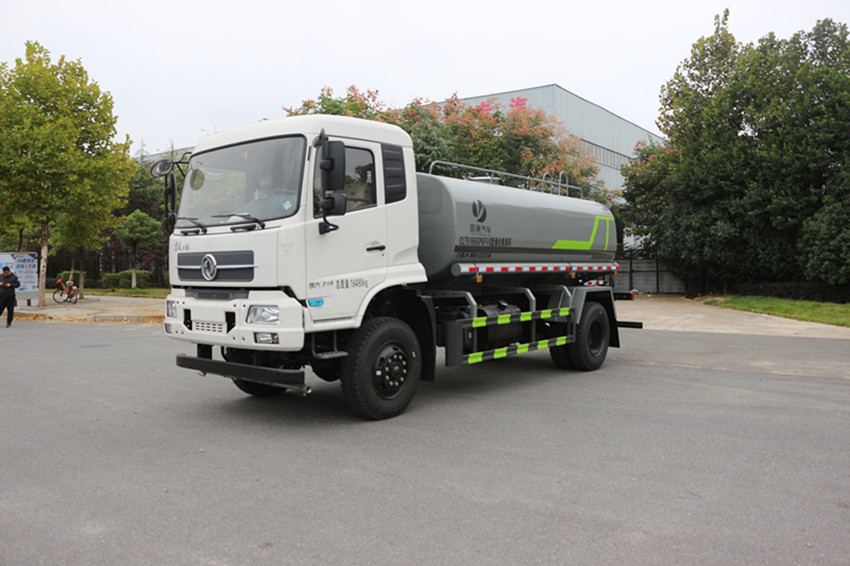 十二方的灑水車 十二方的灑水車