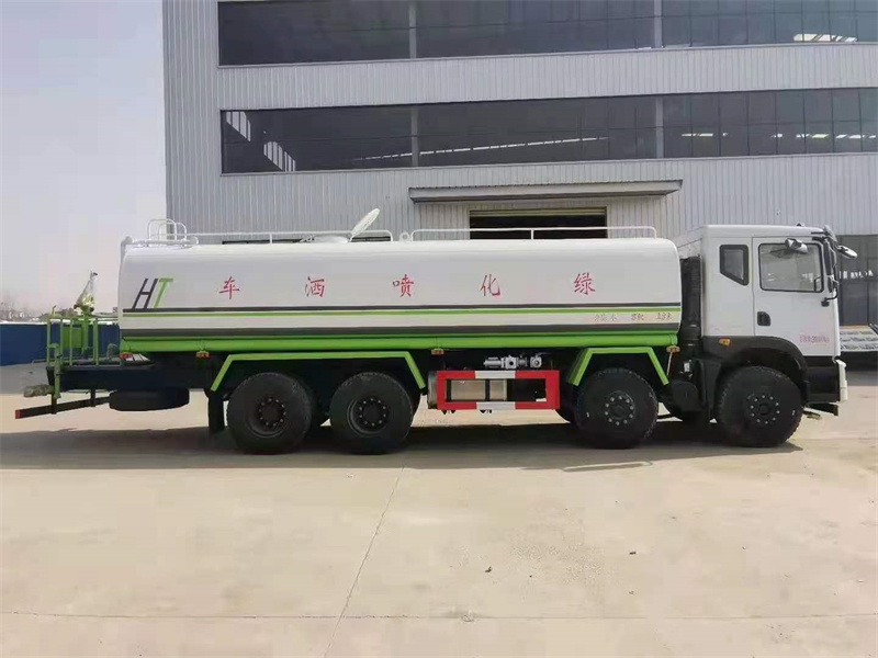 全新的灑水車 全新的灑水車