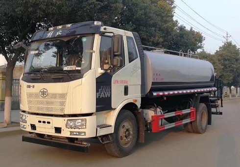 國(guó)六14方解放J6灑水車(chē)圖片 國(guó)六14方解放J6灑水車(chē)圖片