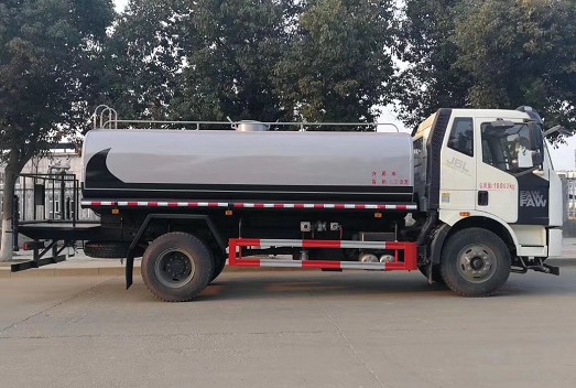 國(guó)六14方解放J6灑水車(chē)圖片 國(guó)六14方解放J6灑水車(chē)圖片