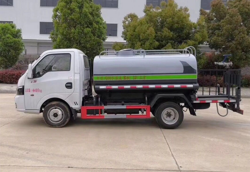 東風(fēng)涂逸3方藍(lán)牌綠化灑水車側(cè)方展示圖