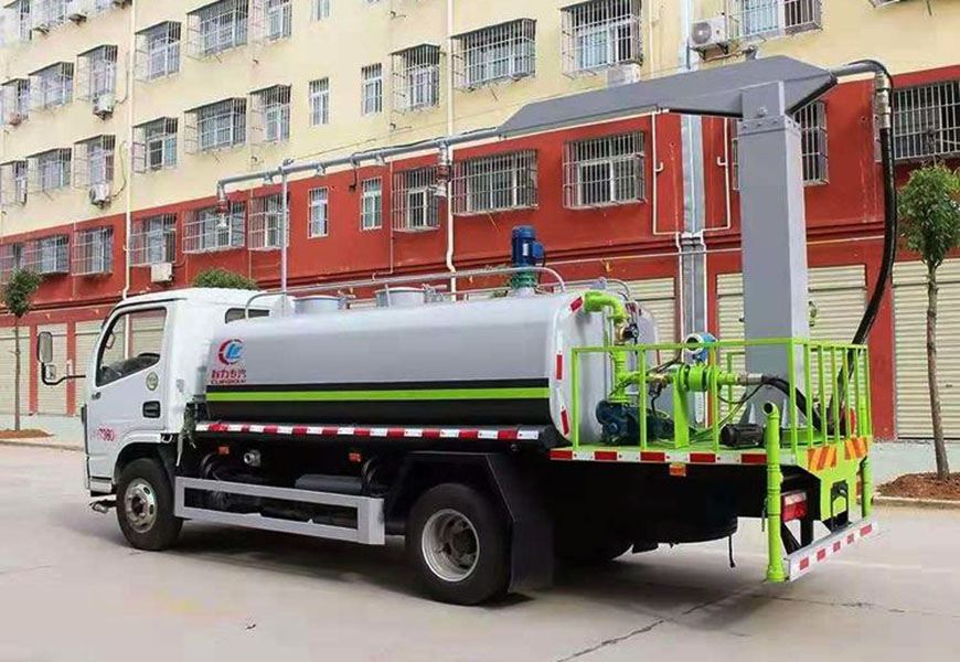 東風(fēng)小多利卡5方鐵路抑塵車(chē)后方展示圖