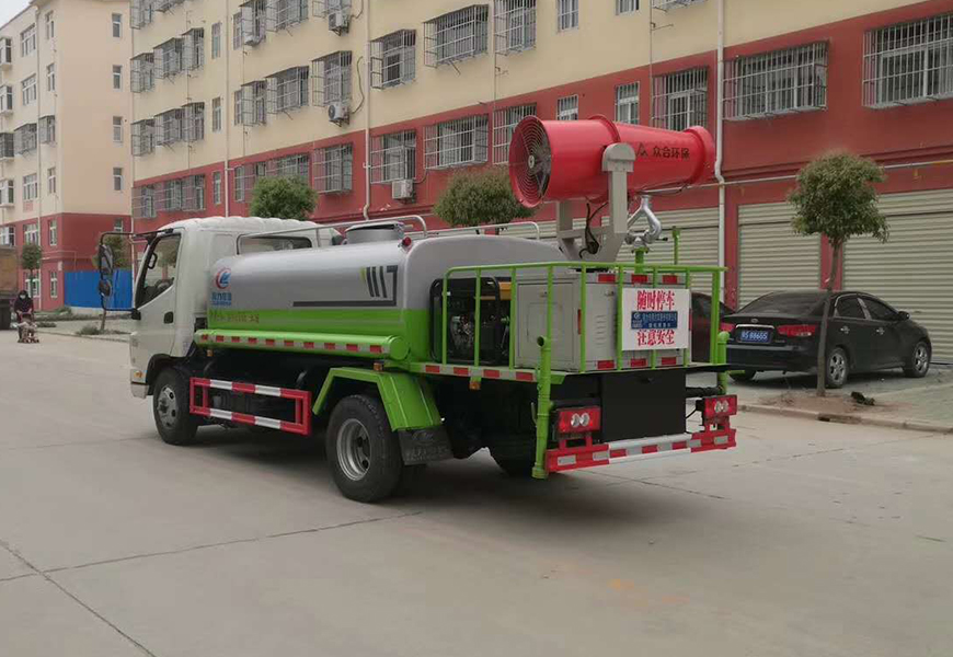 福田時(shí)代5噸灑水車后方展示圖