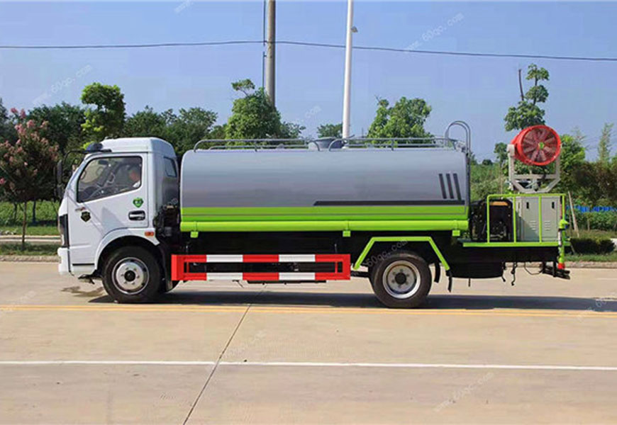 東風(fēng)凱普特灑水車(chē)圖片