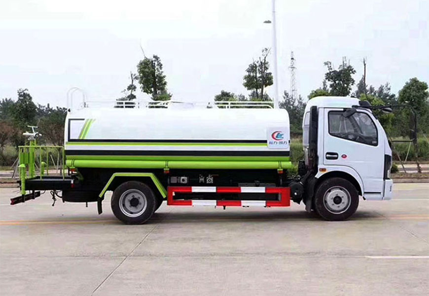 東風(fēng)凱普特灑水車圖片