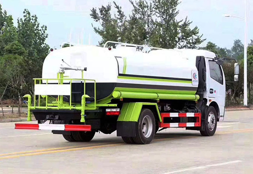 東風(fēng)凱普特灑水車后面圖