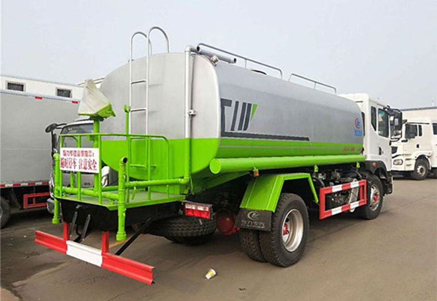 東風(fēng)12方灑水車后方展示圖